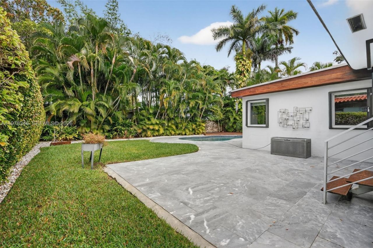 425 NE 114th St , Miami, FL 33161 Photo