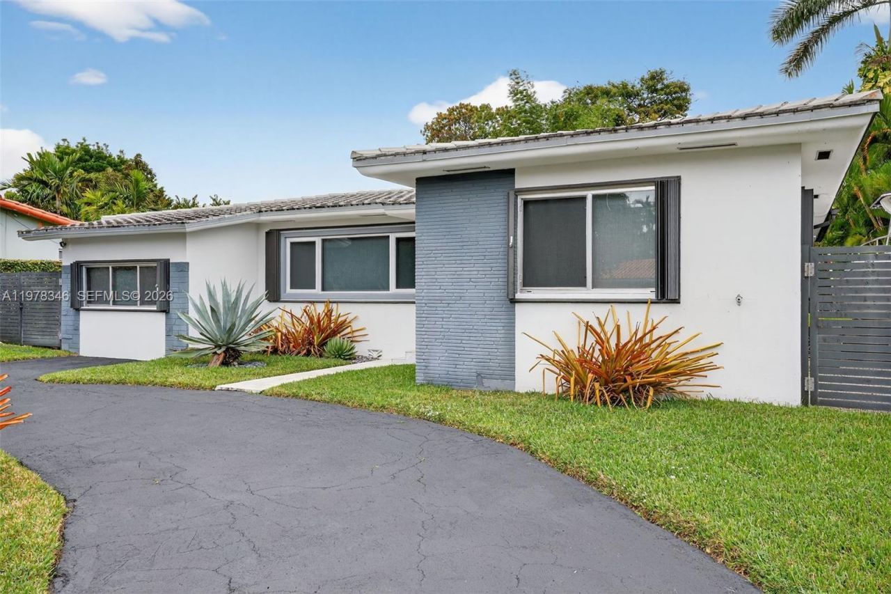 425 NE 114th St , Miami, FL 33161 Photo