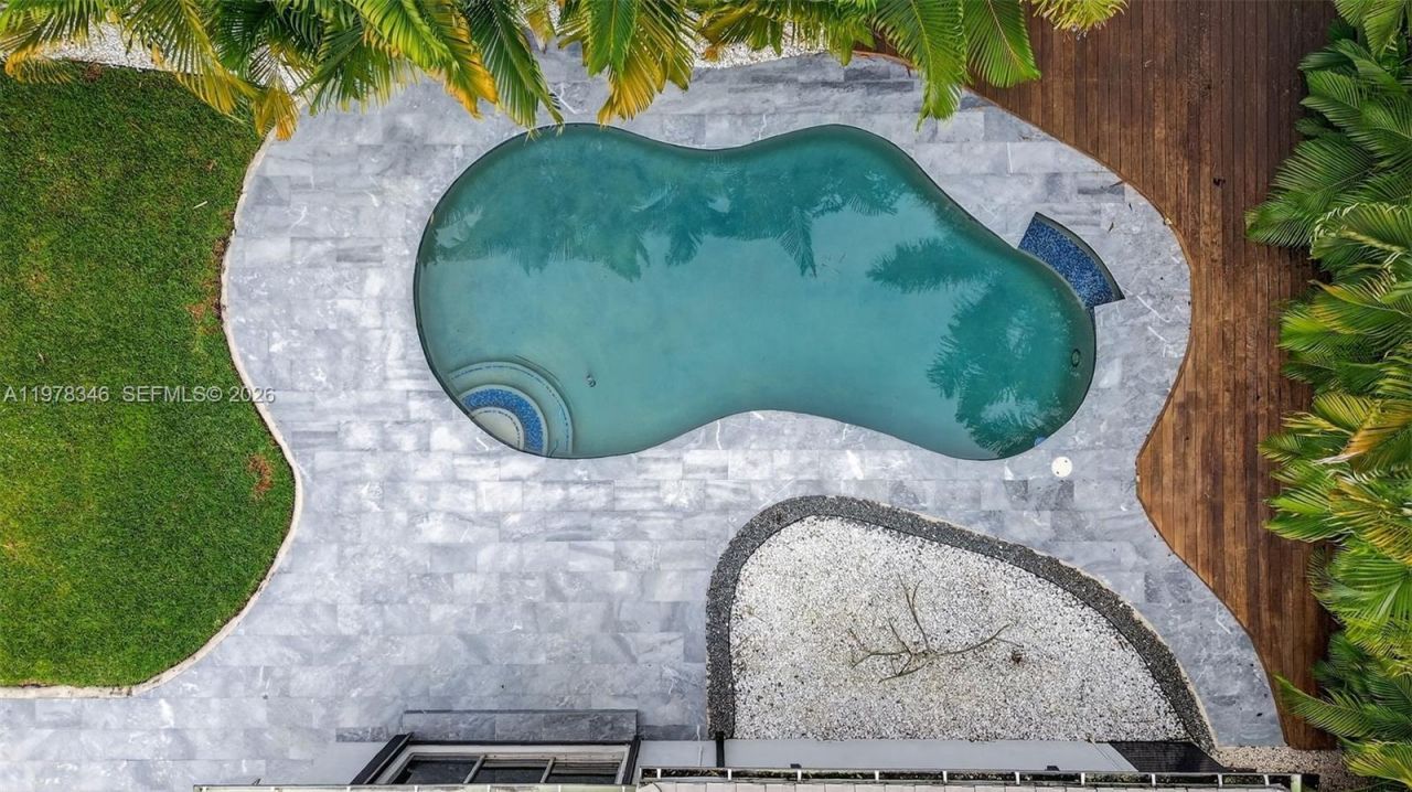 425 NE 114th St , Miami, FL 33161 Photo