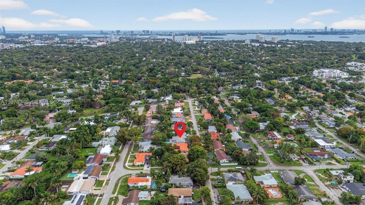 425 NE 114th St , Miami, FL 33161 Photo