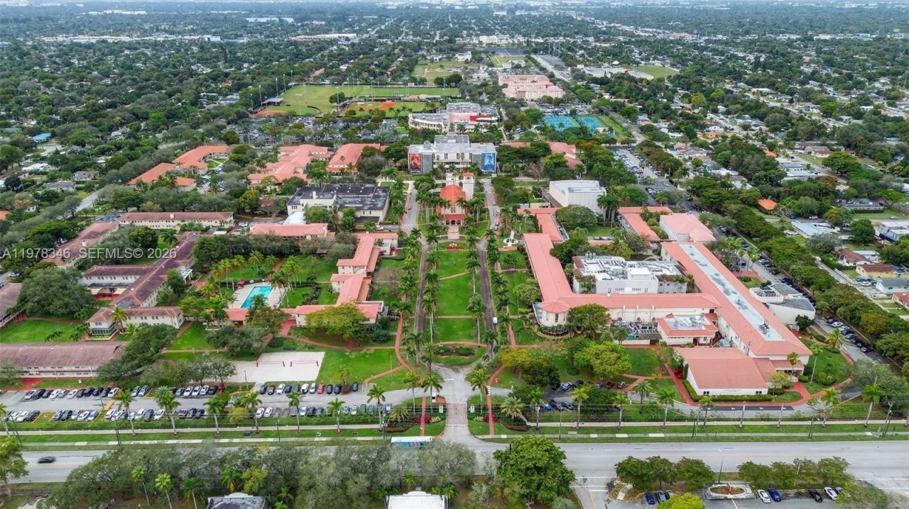 425 NE 114th St , Miami, FL 33161 Photo