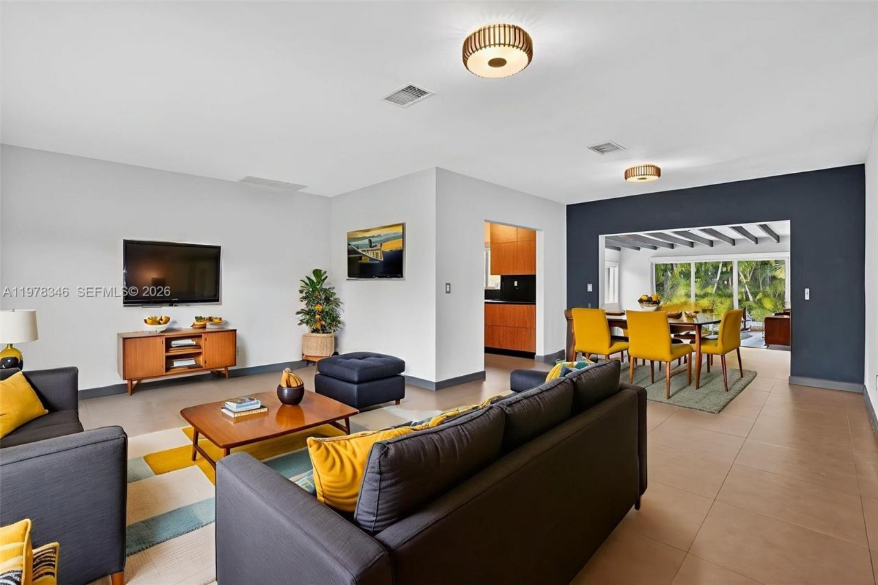 425 NE 114th St , Miami, FL 33161 Photo