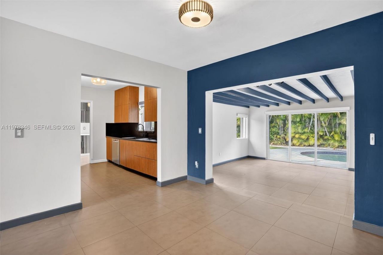 425 NE 114th St , Miami, FL 33161 Photo