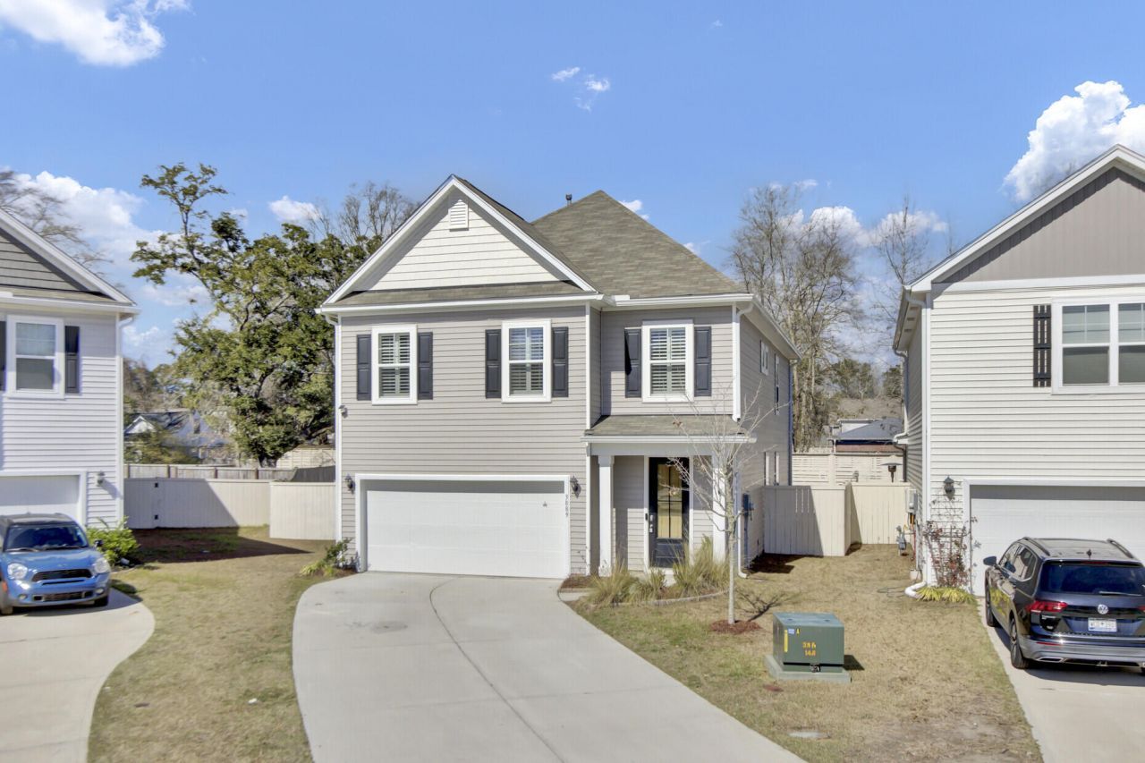 3889 Sawmill Court Photo 11