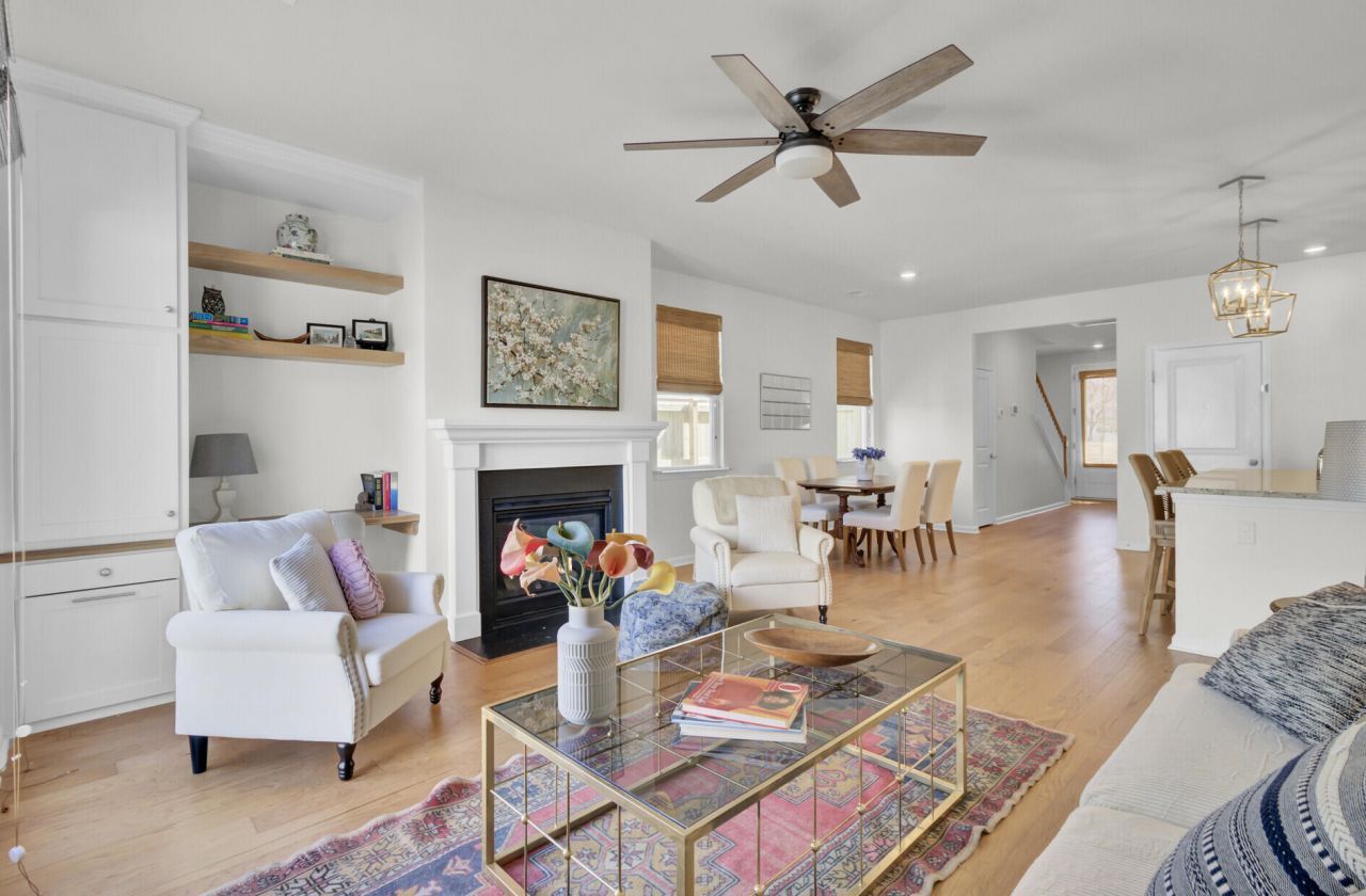 3889 Sawmill Court Photo 2