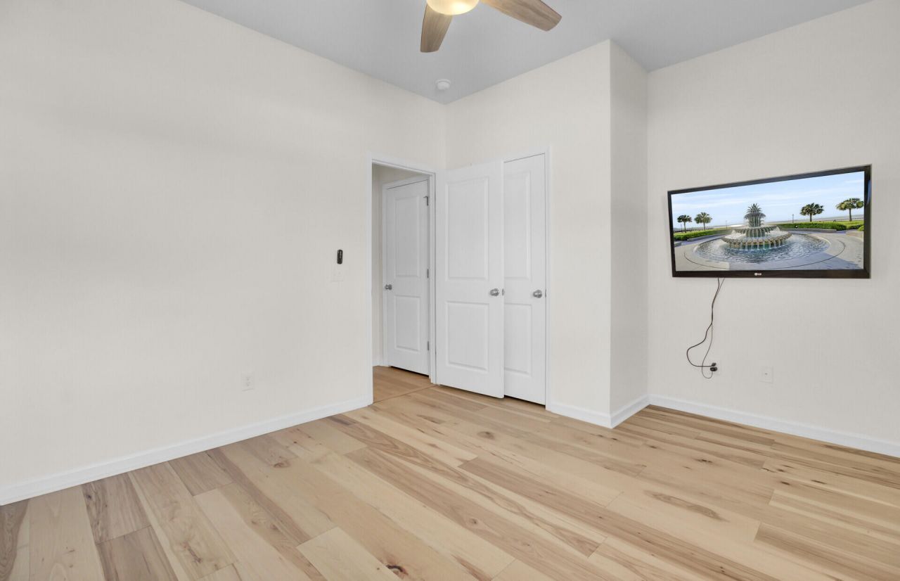 3889 Sawmill Court Photo 21