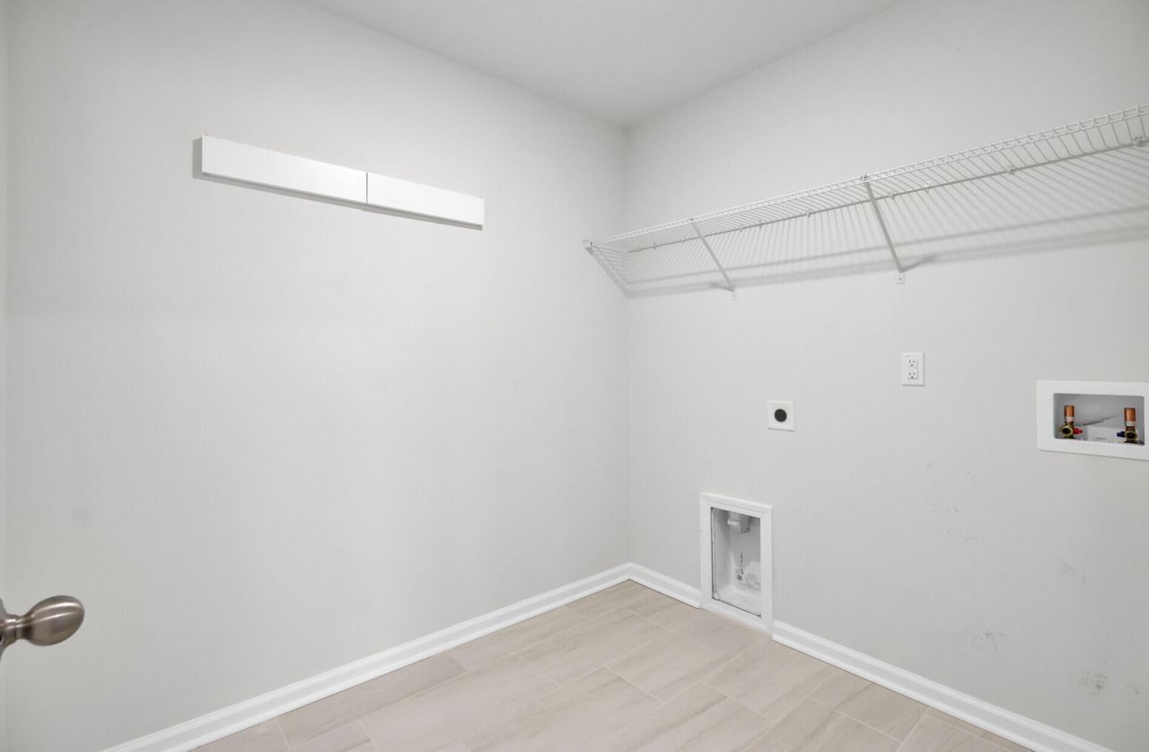 3889 Sawmill Court Photo 31