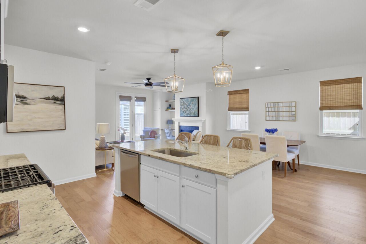 3889 Sawmill Court Photo 4