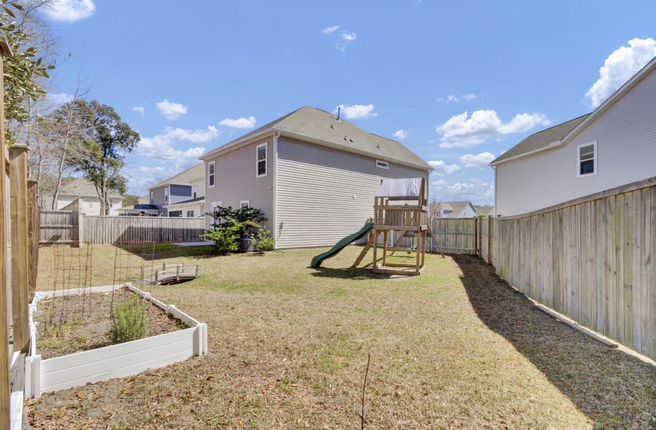 3889 Sawmill Court Photo 45