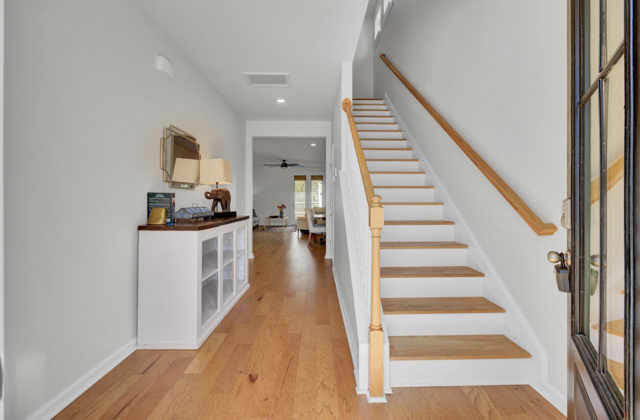 3889 Sawmill Court Photo 5