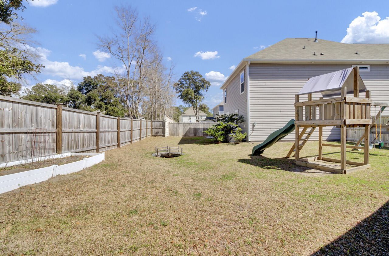 3889 Sawmill Court Photo 9