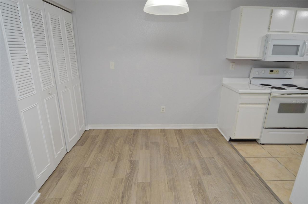 10263 Gandy Boulevard N, Unit 305, Saint Petersburg, FL 33702 Photo