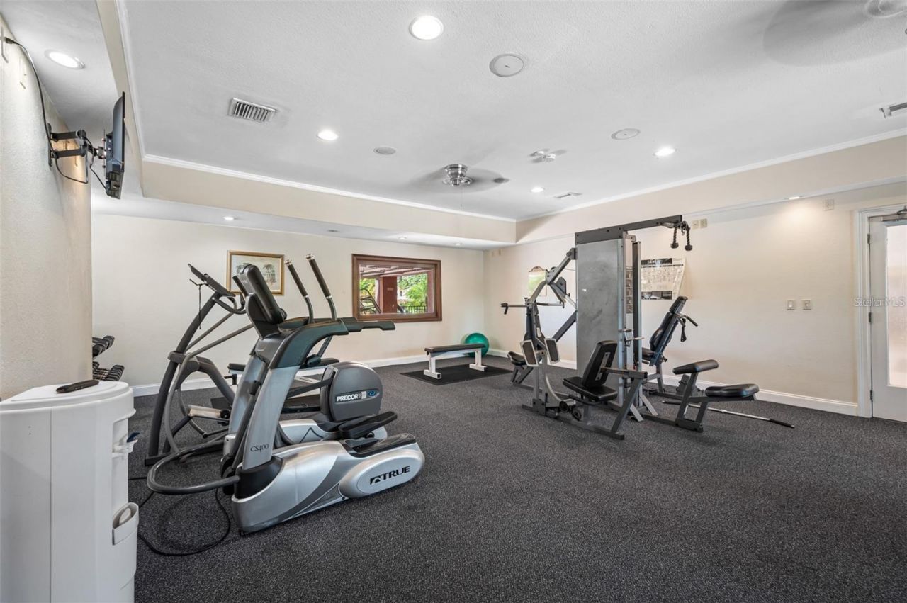 10263 Gandy Boulevard N, Unit 305, Saint Petersburg, FL 33702 Photo