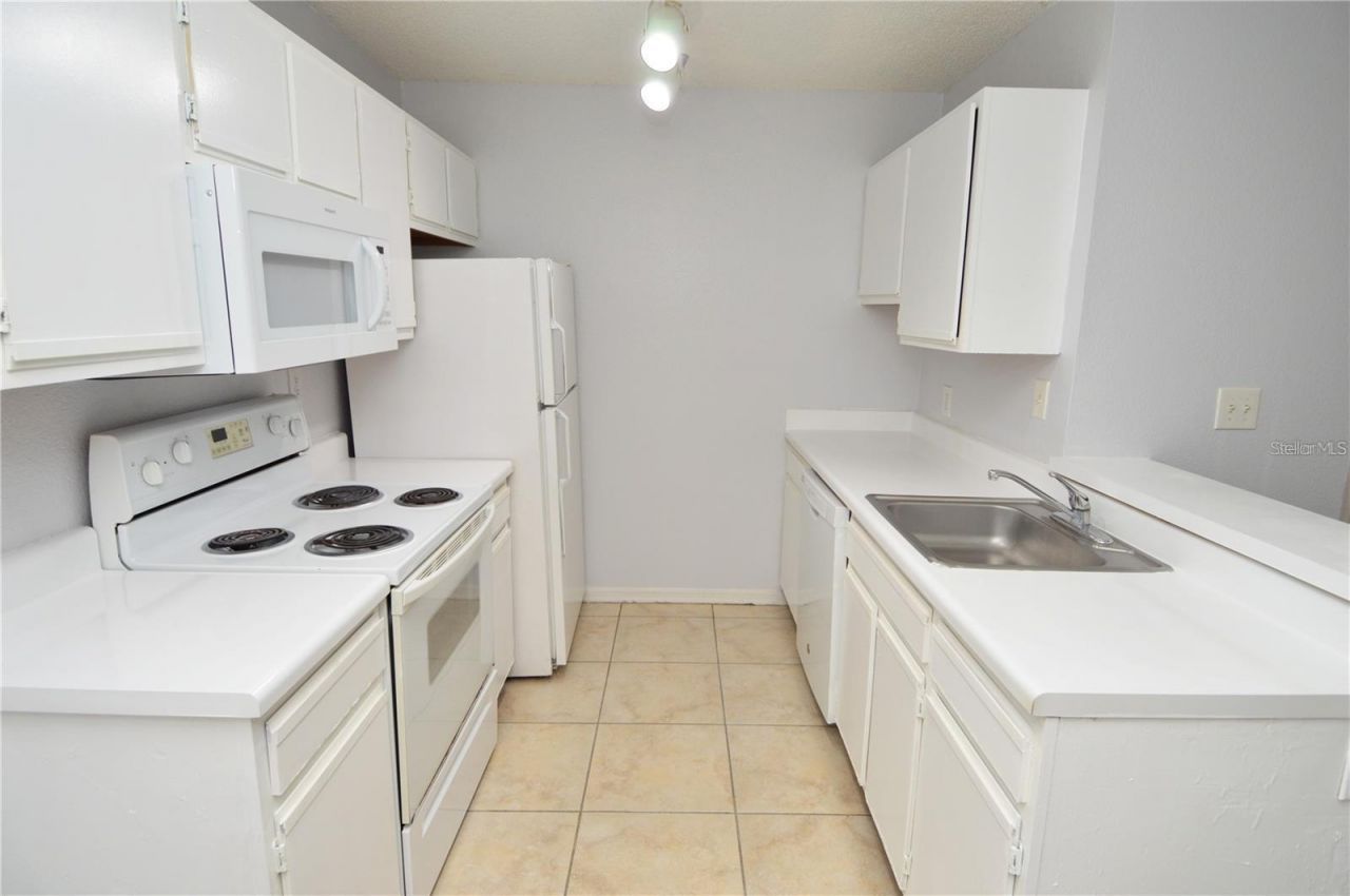 10263 Gandy Boulevard N, Unit 305, Saint Petersburg, FL 33702 Photo