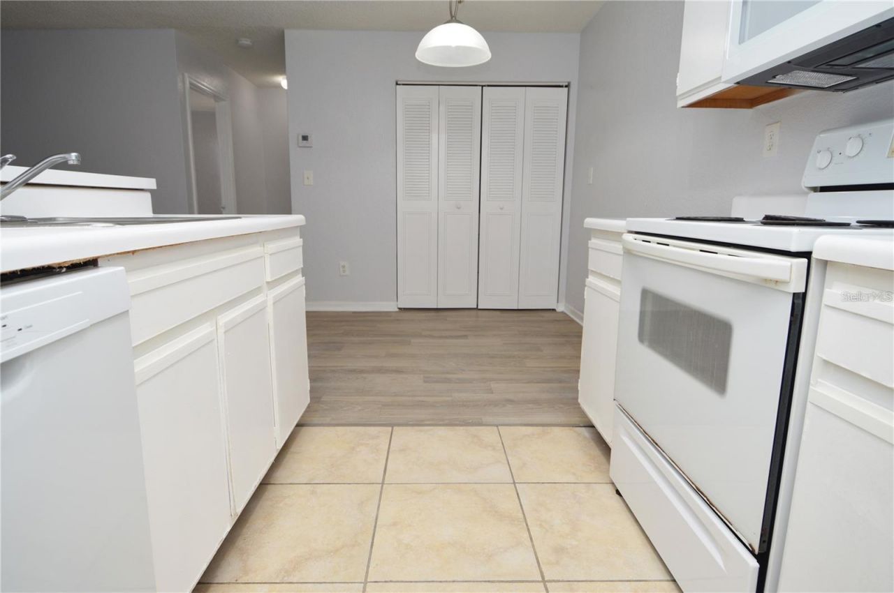 10263 Gandy Boulevard N, Unit 305, Saint Petersburg, FL 33702 Photo