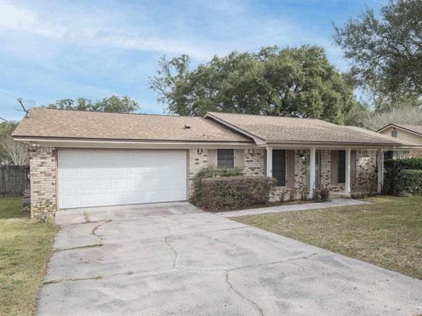 6940 Falcon Dr, Pensacola, FL 32526