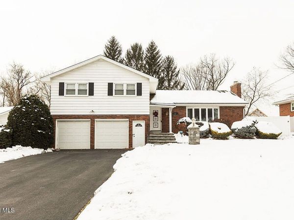 22 Danielwood Drive, Albany, NY 12211