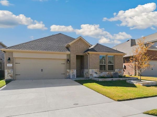 10604 Thunderwood Drive, Aubrey, TX 76227