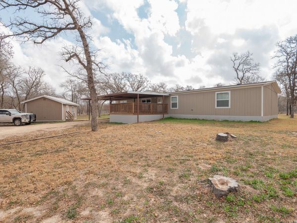 213 Oak View, La Vernia, TX 78121