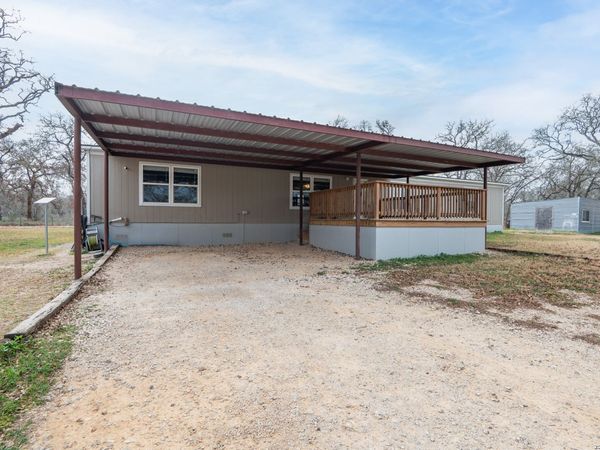 213 Oak View, La Vernia, TX 78121
