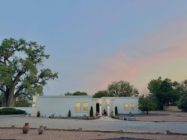 1105 Salamanca Street NW, Los Ranchos, NM 87107