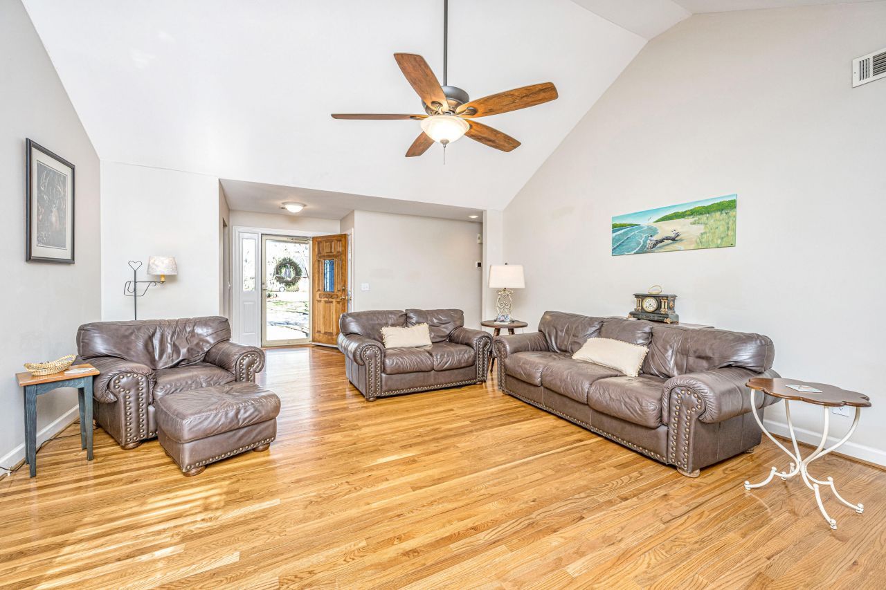 2206 Hunter Creek Drive Photo 10