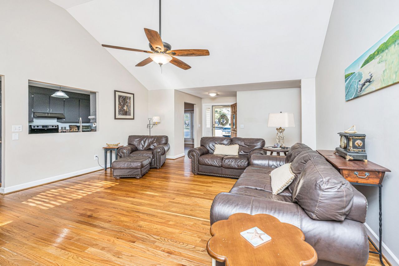 2206 Hunter Creek Drive Photo 11