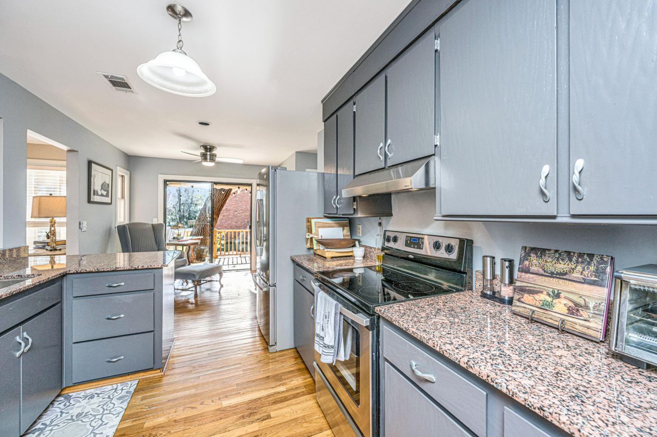 2206 Hunter Creek Drive Photo 16