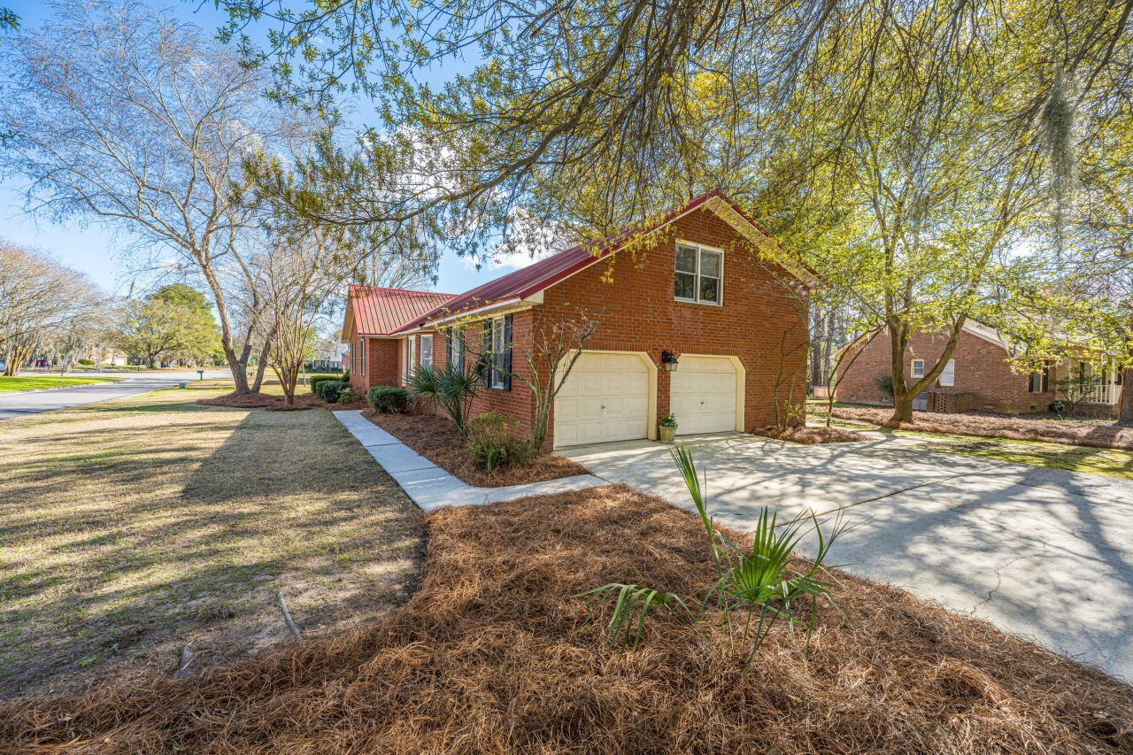 2206 Hunter Creek Drive Photo 4