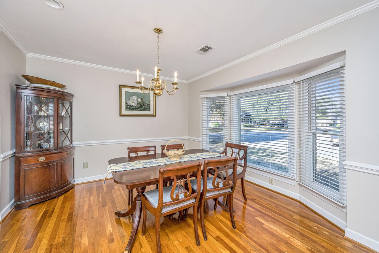 2206 Hunter Creek Drive Photo 7