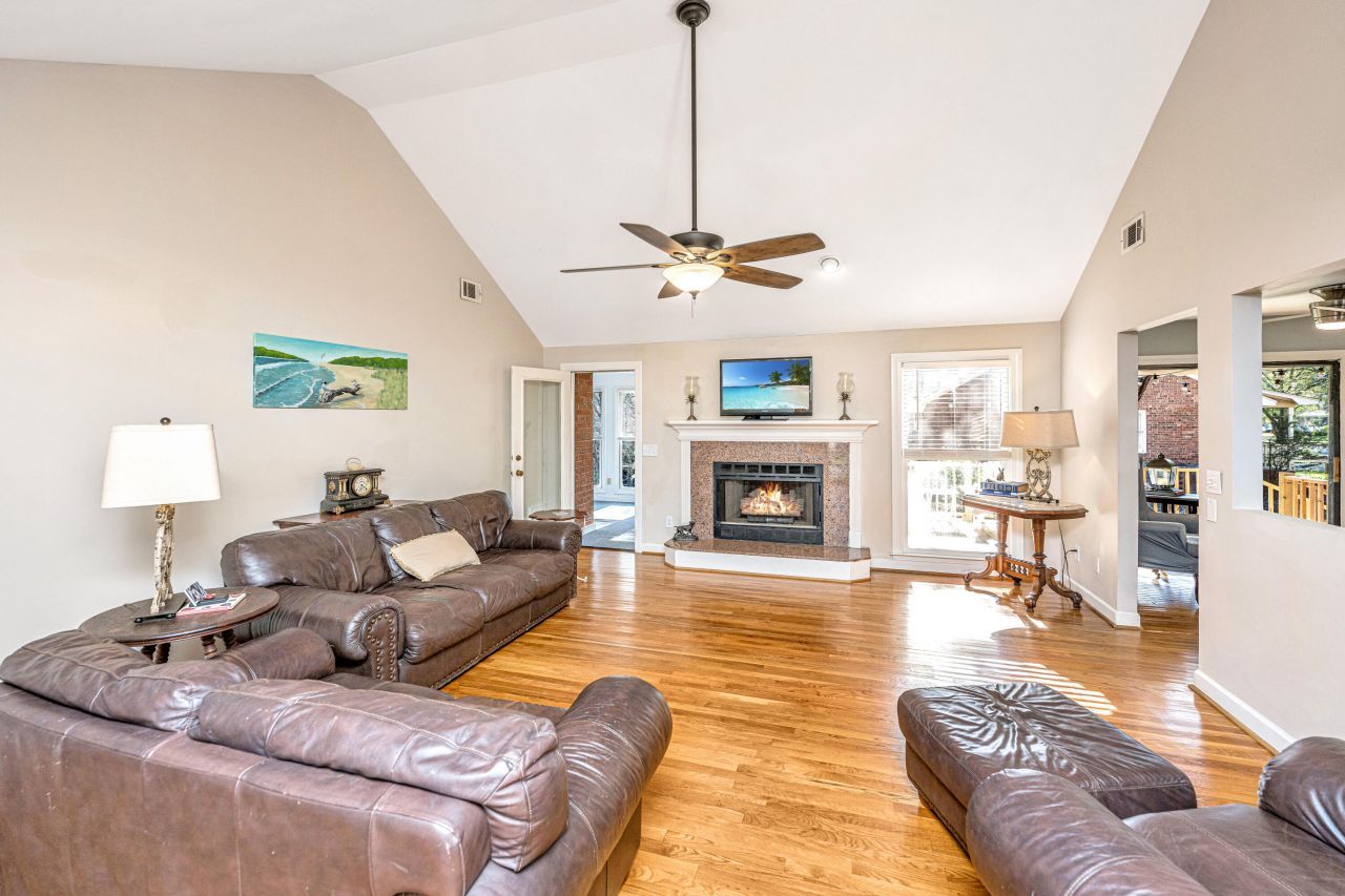 2206 Hunter Creek Drive Photo 8