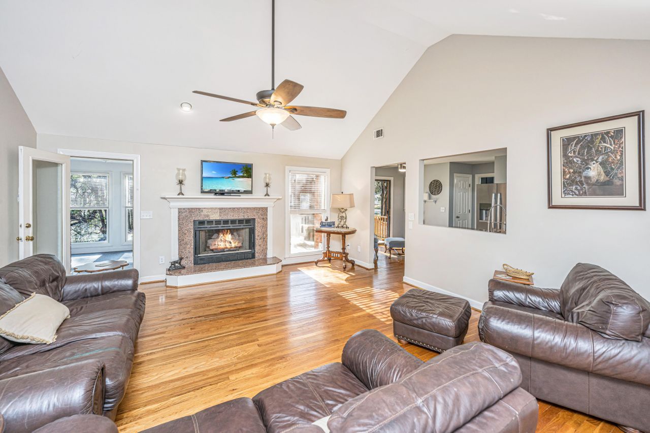 2206 Hunter Creek Drive Photo 9