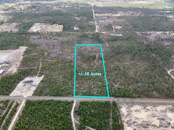 10112 S Silver Lake Road, Fountain, FL 32438