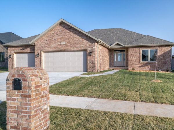 3801 W Broadmoor Street, Springfield, MO 65807