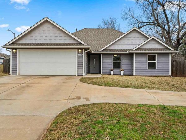1228 E Virginia Avenue, Stillwater, OK 74075