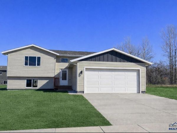 4044 MAGNUM RD, Rapid City, SD 57703
