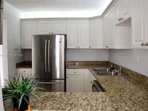 600 Parkview Dr , Unit 305, Hallandale Beach, FL 33009