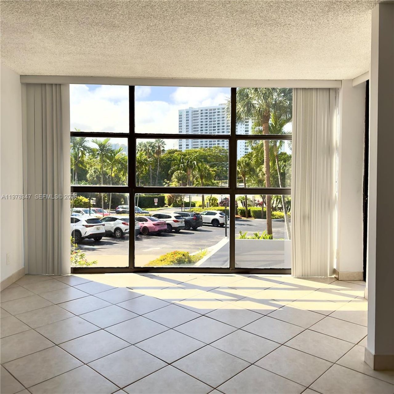 600 Parkview Dr , Unit 305, Hallandale Beach, FL 33009 Photo