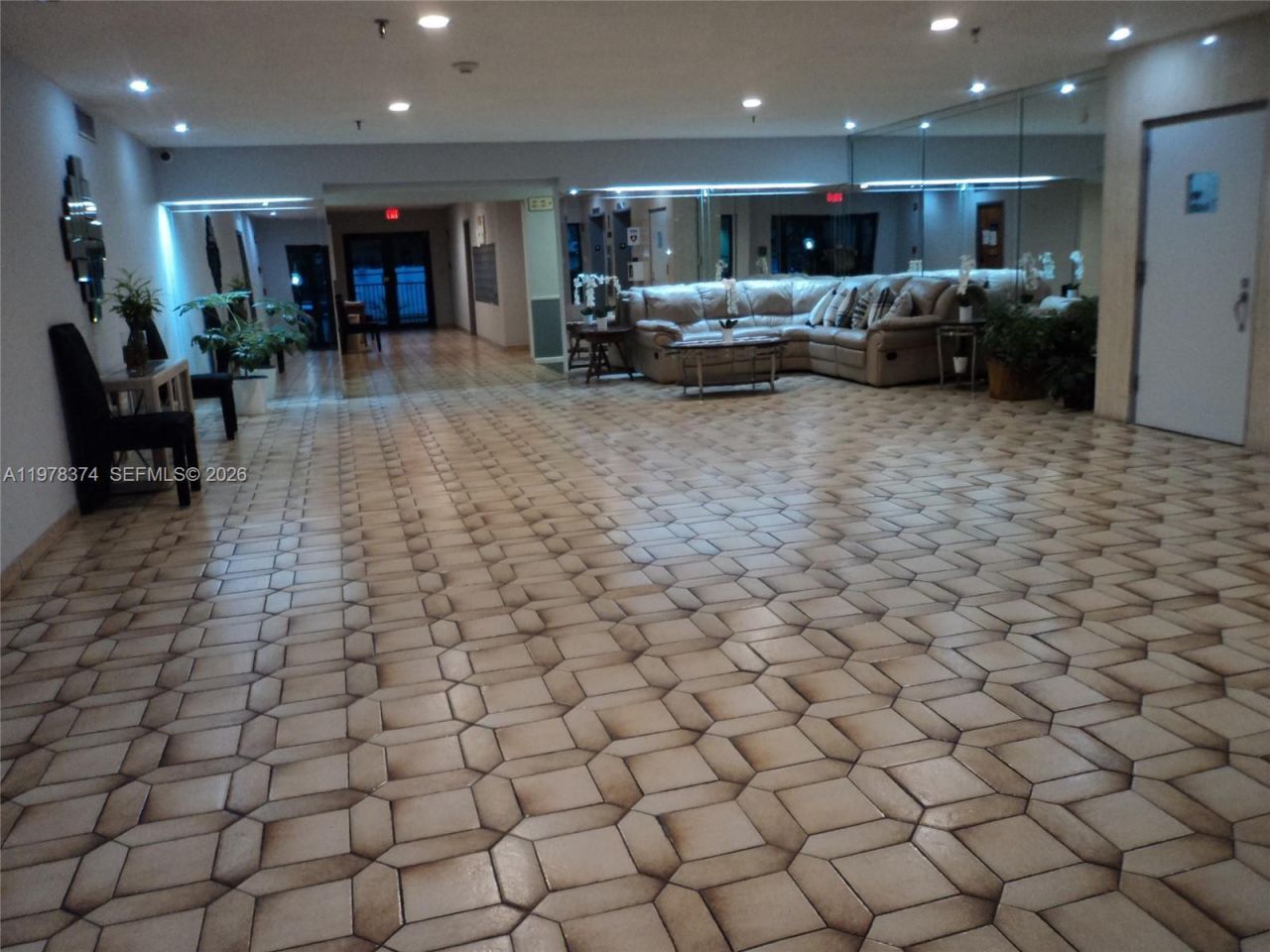 1301 NE 7th St, Unit 511, Hallandale Beach, FL 33009 Photo