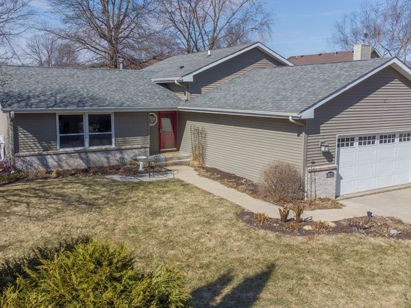2210 Country Court , Freeport, IL 61032