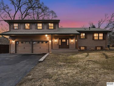 9967 Florence Heights Boulevard, Omaha, NE 68112