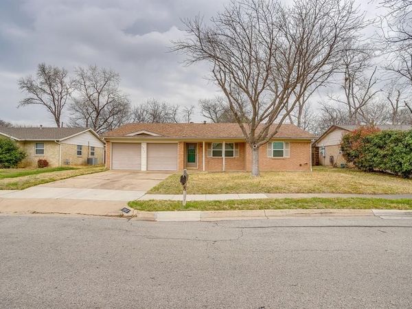 5917 Whispering Lane , Watauga, TX 76148