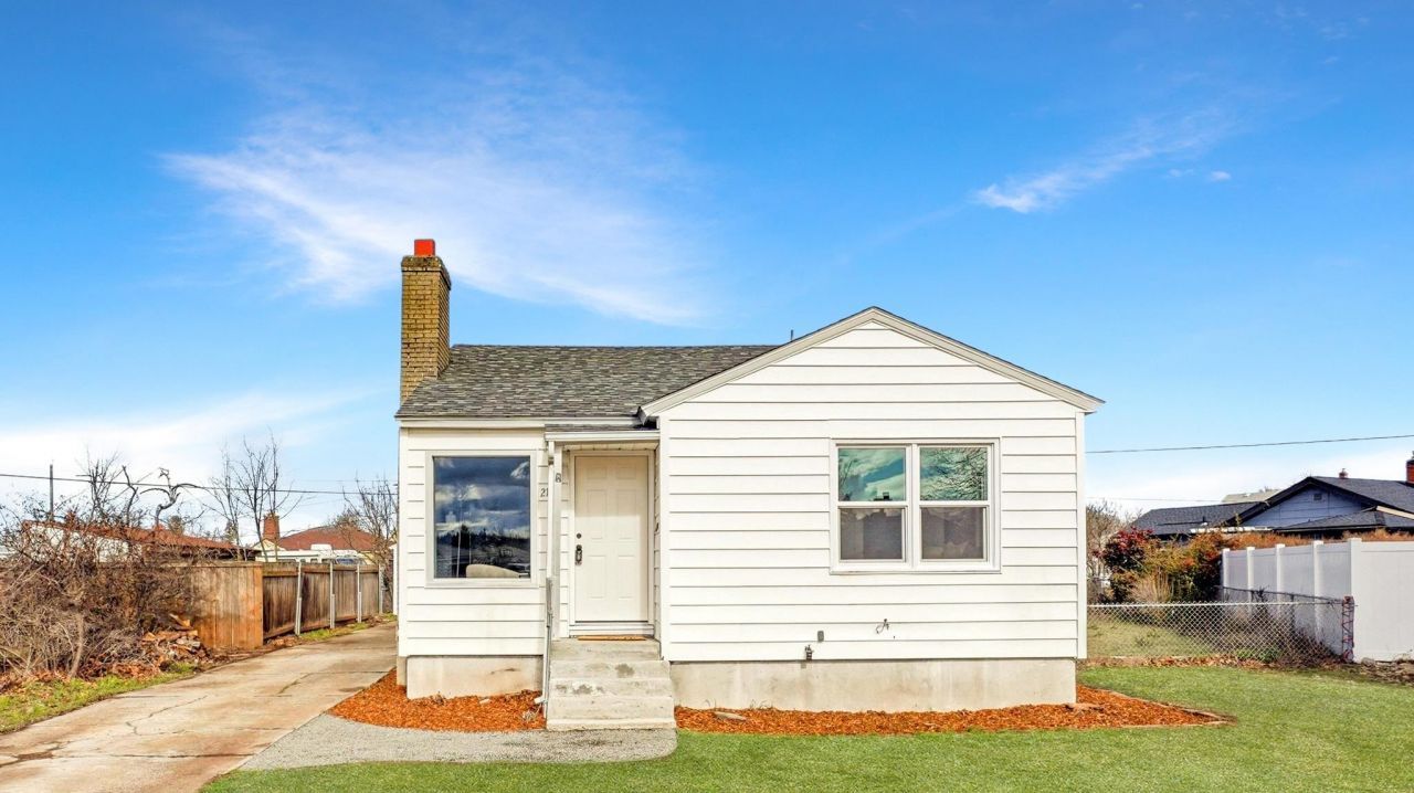 2104 W Mansfield Ct, Spokane, WA 99205 Main Photo