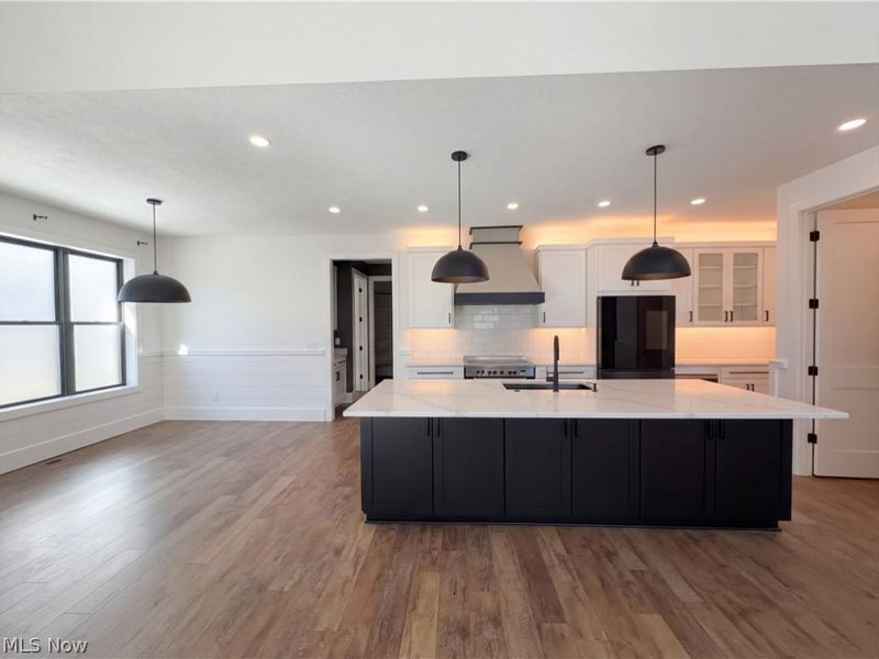 560 Red Oak Lane, Bay Village, OH 44140 Photo 2