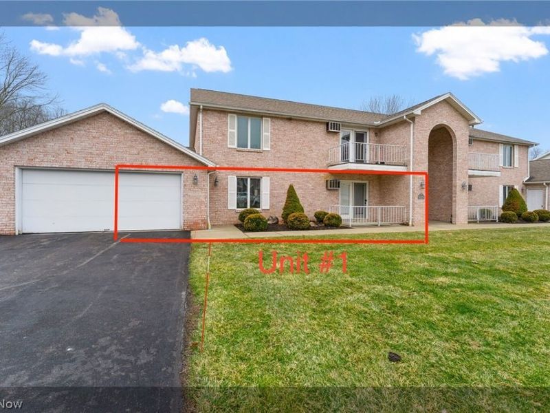 929 Auburn Hills Drive, Unit 1, Boardman, OH 44512 Photo 2