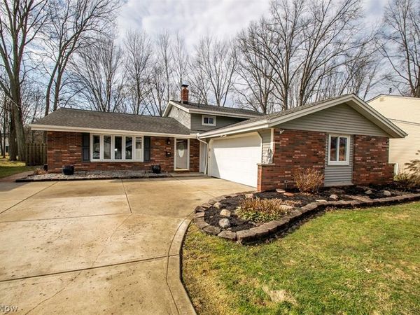 3974 Winton Park Drive , North Olmsted, OH 44070