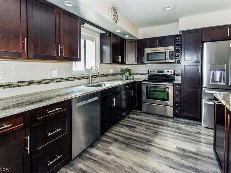 3974 Winton Park Drive, North Olmsted, OH 44070 Photo 16