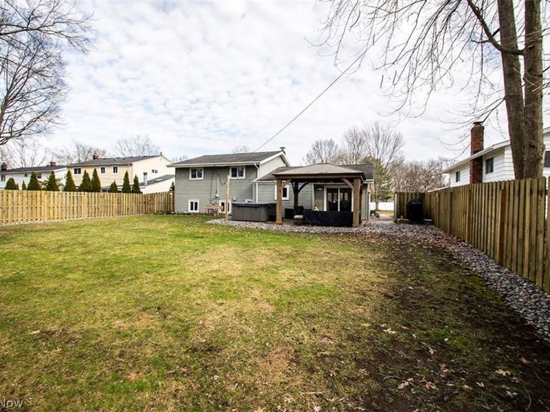 3974 Winton Park Drive, North Olmsted, OH 44070 Photo 6