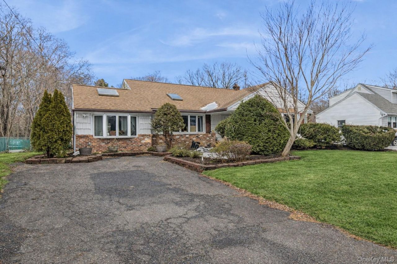 15 Walnut Street, Centereach, NY 11720 Main Photo