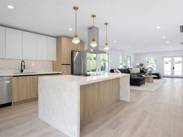 2416 NE 19th Ter , Wilton Manors, FL 33305